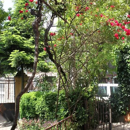 Orange House In The Old Town Plovdiv- Free Parking Penzion Plovdiv