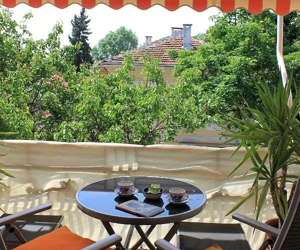 Гостьовий будинок Orange House In The Old Town Plovdiv- Free Parking Пловдив