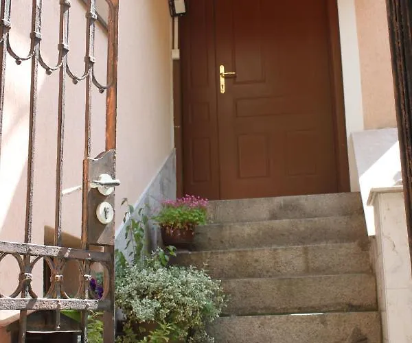 Orange House In The Old Town Plovdiv- Free Parking 招待所 3*